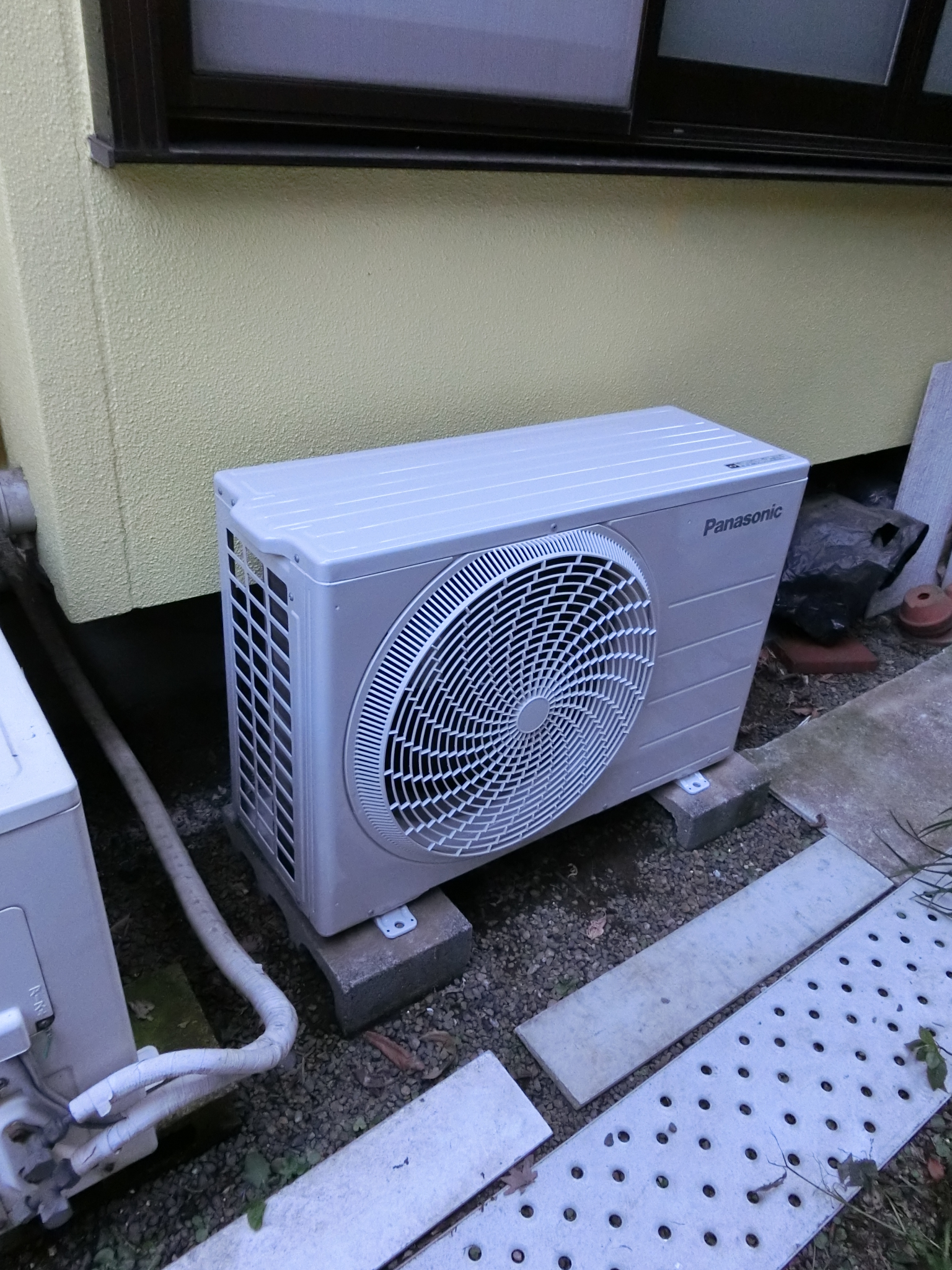 業務用エアコン至急早い者勝ち2013年 室外機1台と室内機(