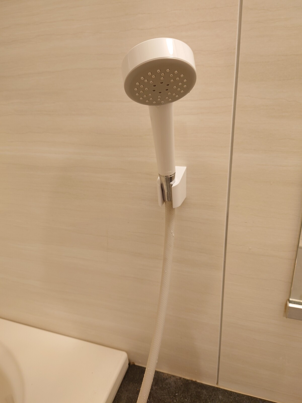 シャワーヘッド交換<TOTO：エアインシャワー＞ : 『シーン