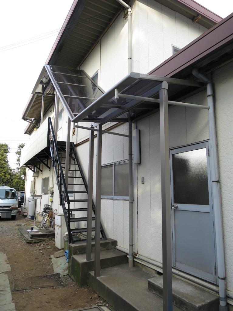 外階段に屋根の取付 シーン ホーム ファクトリー リフォーム日記 0