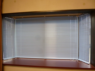 ブラインド交換／ニチベイ：ユニーク25・出窓3連タイプ : 『シーン