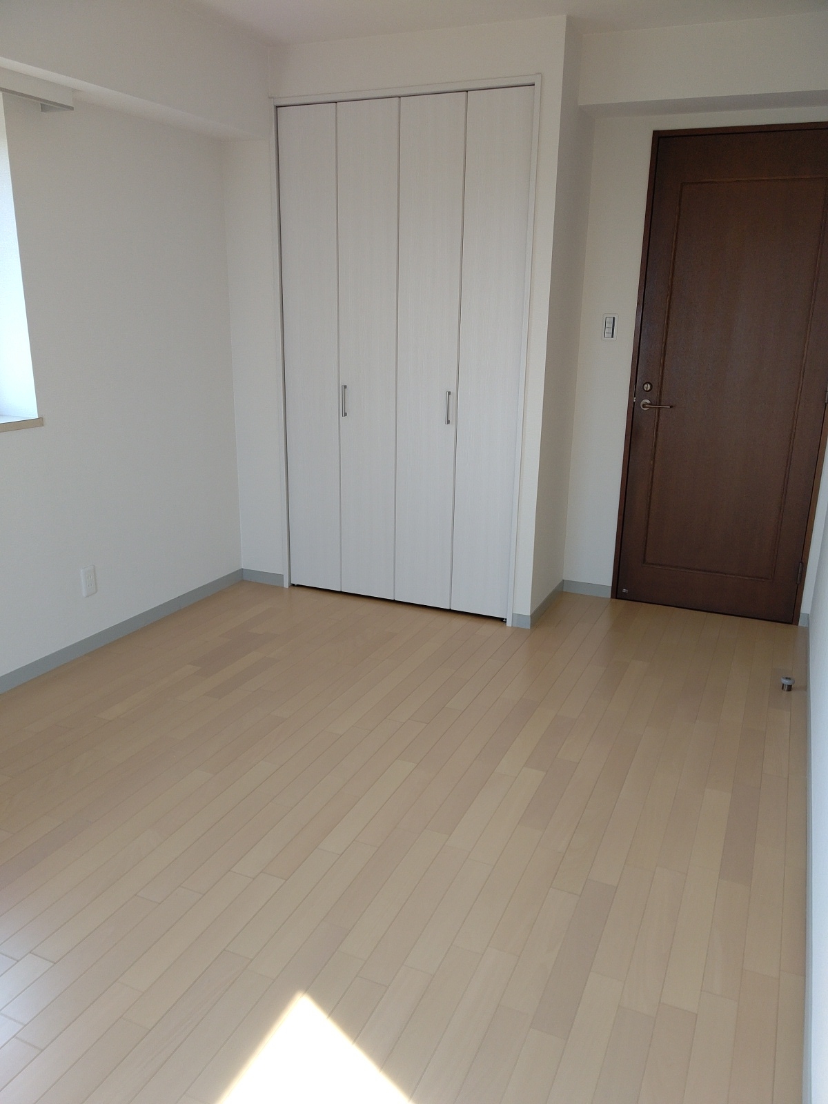 洋室リフォーム クローゼット扉交換 シーン ホーム ファクトリー リフォーム日記 0