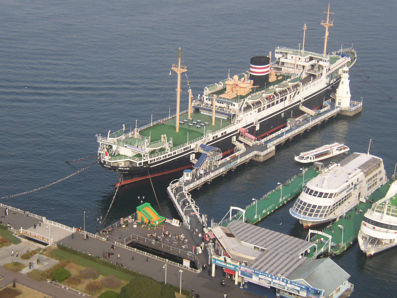 マリンタワー営業休止 : 中年とオブジェ