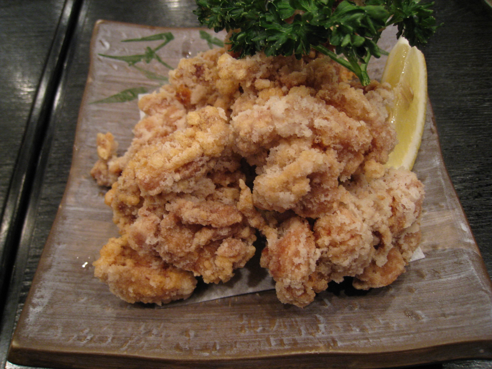 鳥めしの登利平 中年とオブジェ