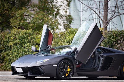 【悲報】ワイ貧乏大学生、車が買えず咽び泣く・・・