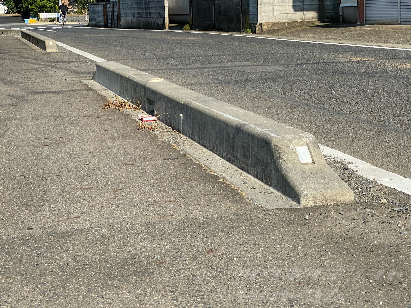 リニア新幹線に見える縁石 Schulze Blog