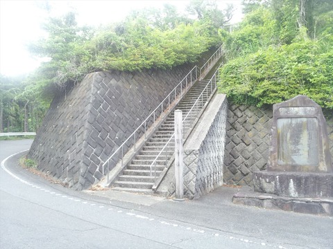 ヤビツ峠の途中にある神社に寄ってみた01