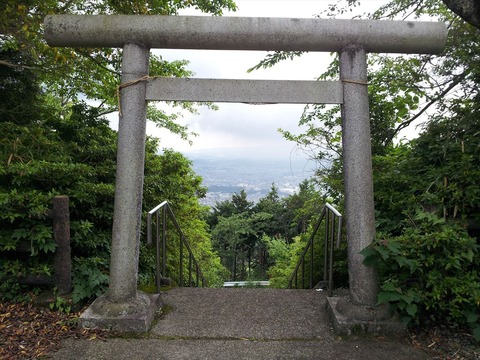 ヤビツ峠の途中にある神社に寄ってみた06