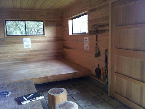 加入道避難小屋02