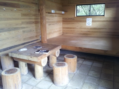 加入道避難小屋03