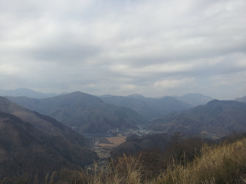 大野山から丹沢湖