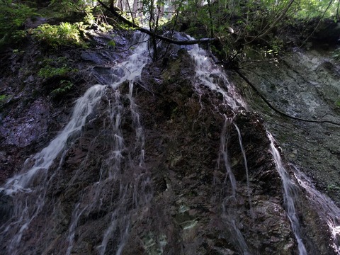 鍋割山荘の営業内容が変更に06