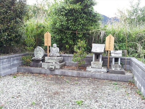 ヤビツ峠の途中にある神社に寄ってみた05