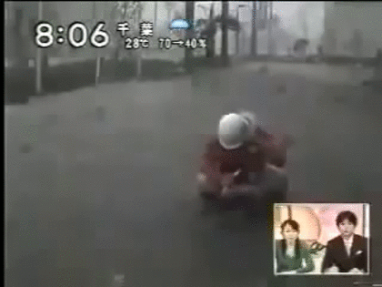 テレビ スカート全開の放送事故も ミタパン 台風の強風でうずくまり中継打ち切りに 科学ちゃんねる テレビ スカート全開の放送事故も ミタパン 台風の強風でうずくまり中継打ち切りに 科学ちゃんねる