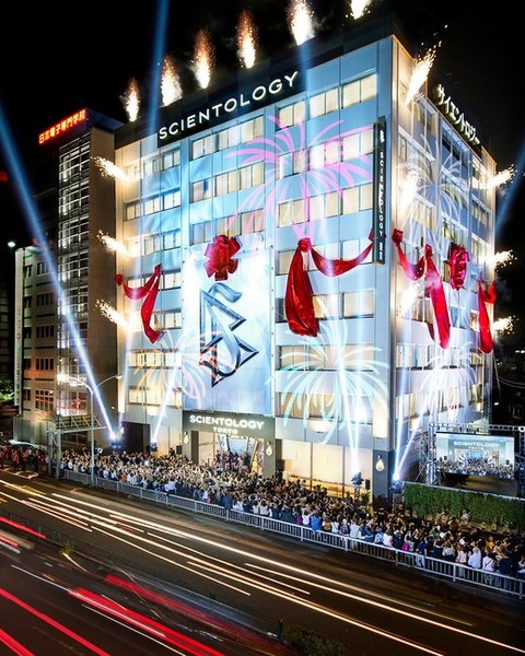 Scientology-Tokyo-Opening_02-Exterior-Ribbon-Pull