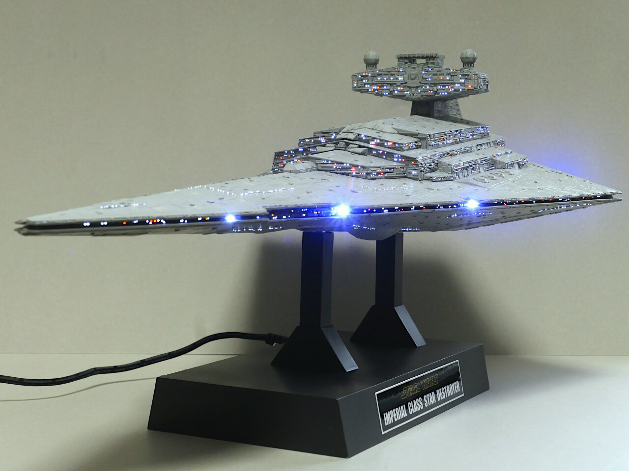 プラモデル完成品 スター・デストロイヤー 電飾済み - メルカリ