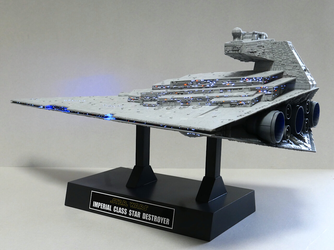 プラモデル完成品　スター・デストロイヤー　電飾済み Yahoo!オークション -「スターデストロイヤー 電飾」の落札相場