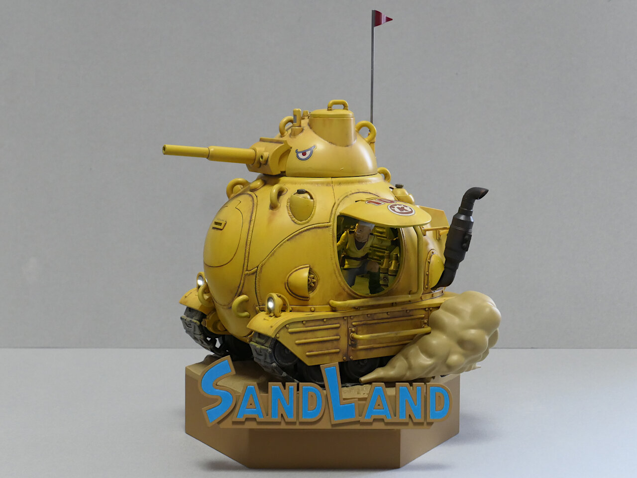 完成】サンドランド国王軍戦車隊104号車 : 電飾模型工房