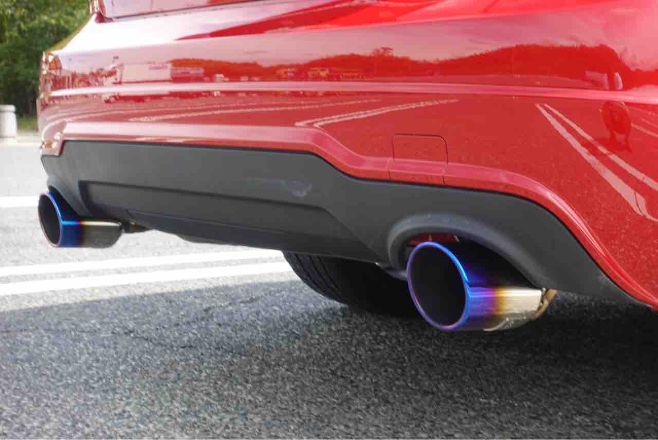 ワンオフ2本出しマフラー 真っ赤なベンツとの暮らし