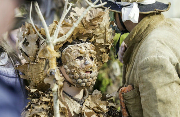 着ぐるみの破壊力。スペインの祭り「トラパゴン」の衣装がすごかった