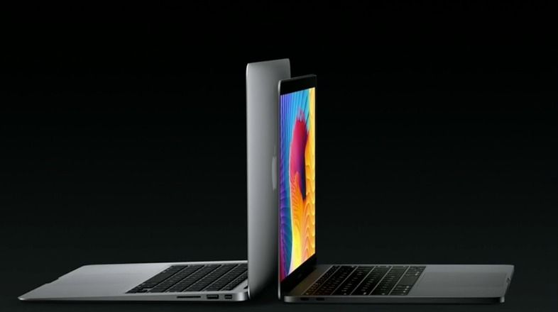 新旧MacBook Pro、薄さ・重さはこんなに違います