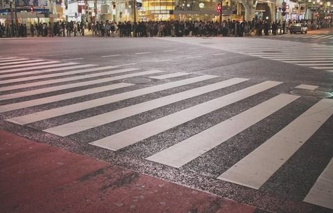 ワイ車「どうぞ」ｻｯ 歩行者「え、渡ってええんか？ワイはええで後で渡る」