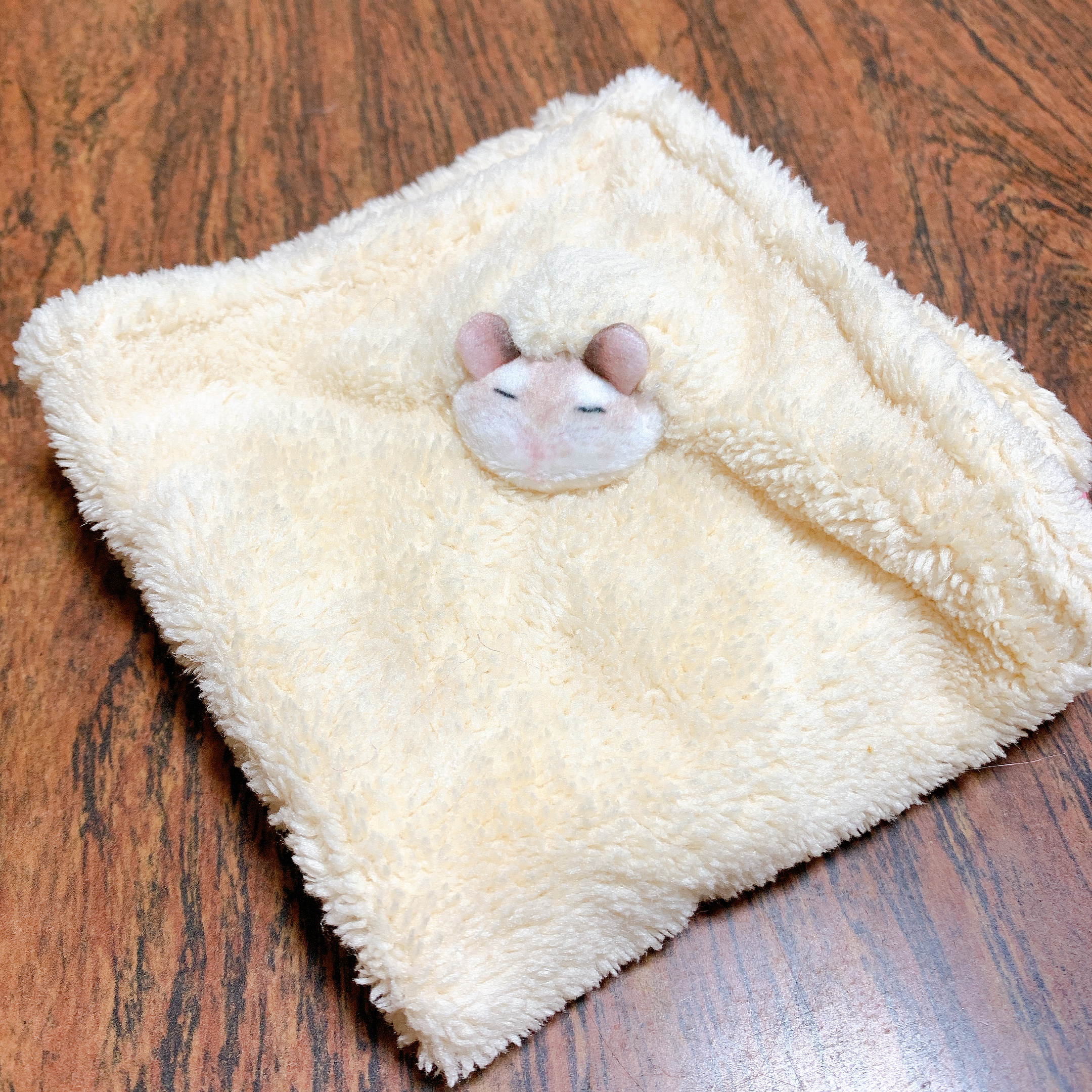 ハムスター ハンカチ おがくずの中でハムスターがスヤァ 手に乗っけてかわいがりたくなる ハンカチ が発売されたよーっ Documents Openideo Com