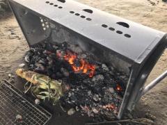 迷惑BBQ集団、多摩川に大量ゴミ放置 「ガッツリ火をつけたまま」のコンロまで...管理事務所も問題視