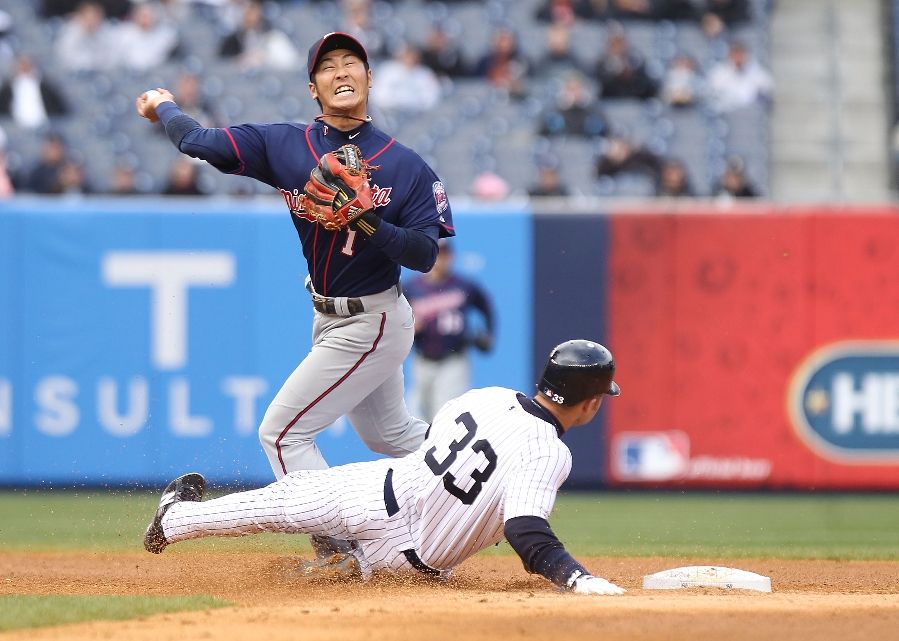 Mlb ツインズ 西岡剛が左足腓骨の骨折で故障者リスト入り 守備中に走者のスライディング受け途中交代 世知辛ェ W Mlb ツインズ 西岡剛が左足腓骨の骨折で故障者リスト入り 守備中に走者のスライディング受け途中交代 世知辛ェ W