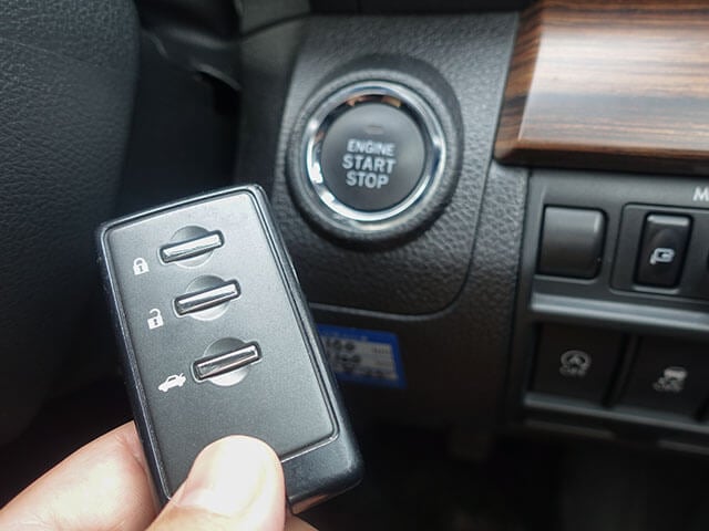 【朗報】車の電子キーが電池切れ、、、そんな時は‼︎