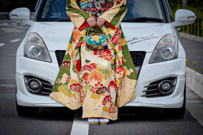 【画像】色彩学を学んだ人のカスタムしたスイフトスポーツがこちら