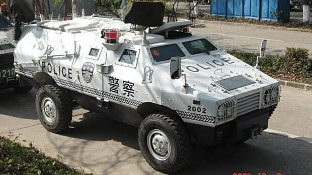 【速報】警察が装甲車を導入