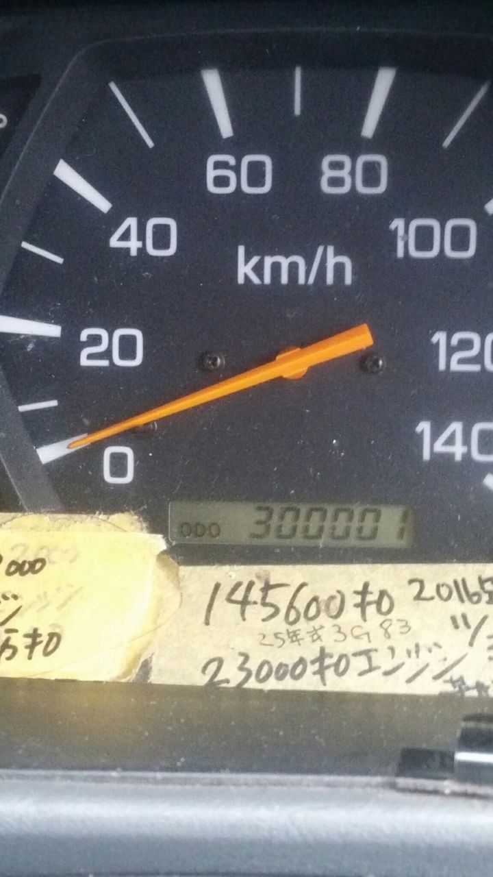 ミニキャブトラック 30万キロ達成 スタッドレスタイヤに交換です 三菱gto好きな私のぺージで す 見てくださいね