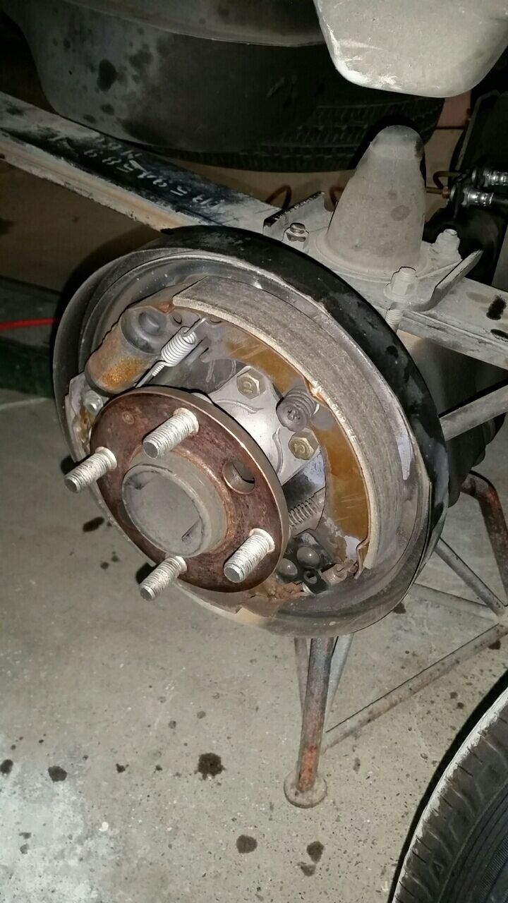 ミニキャブトラックのブレーキのエア抜きです 三菱gto好きな私のぺージで す 見てくださいね