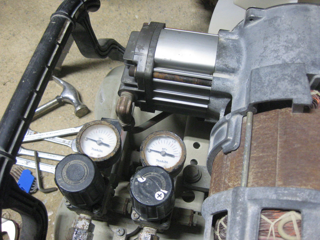 エアコンプレッサー修理 沖縄ゲストハウス Bise416 エアコンプレッサー修理 沖縄ゲストハウス Bise416