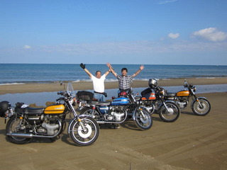 浜に並んだW&マンネン&セフロ