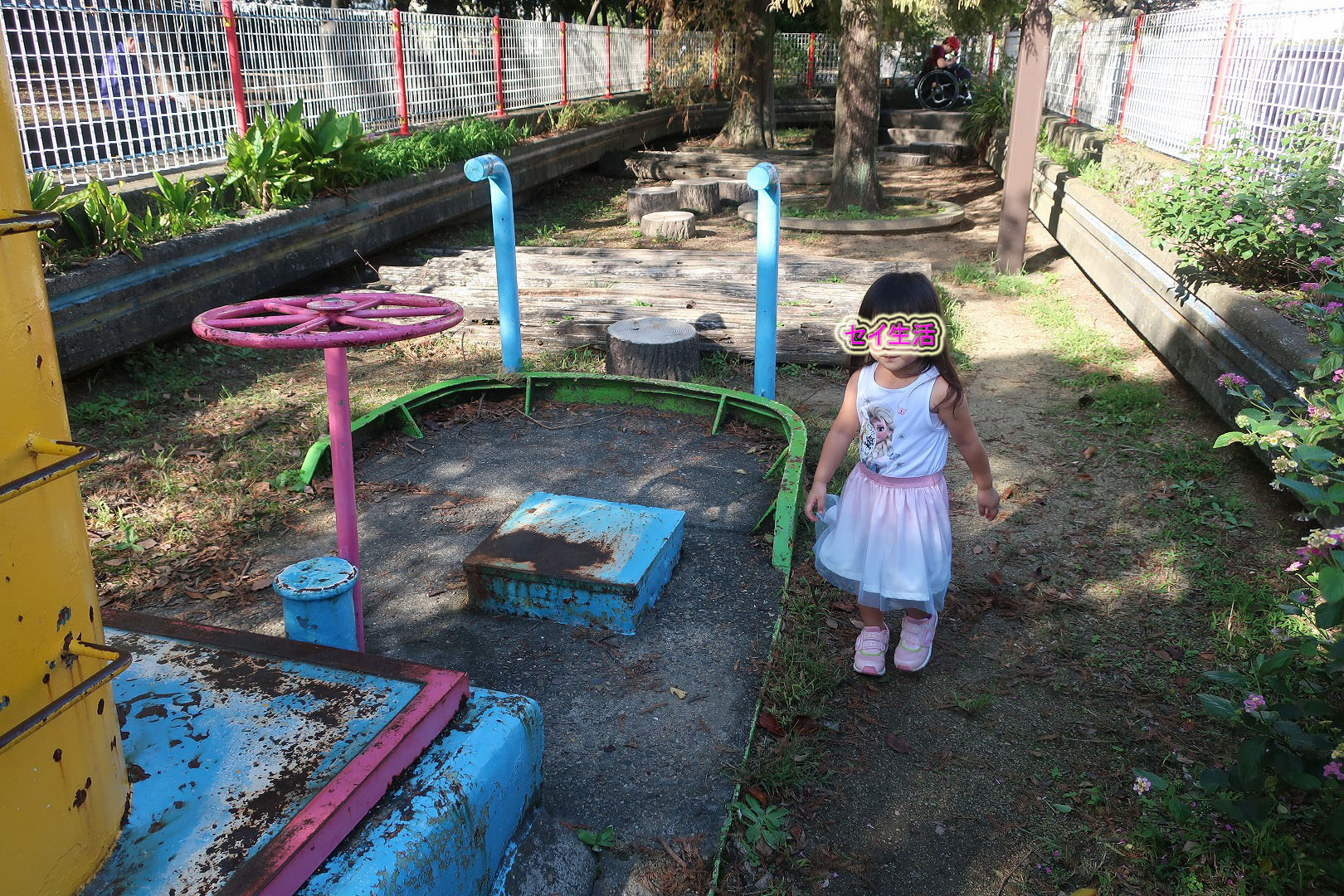 3歳児にとっては 近所のしがない公園でも楽しい遊び場 碧い空と本当の気持ち
