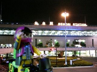 スロライ君と仙台駅2