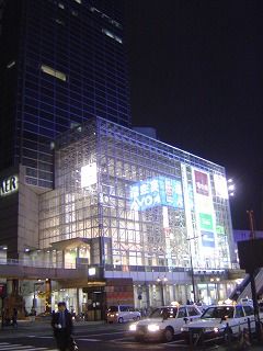 仙台駅とビル