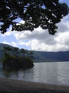 十和田湖と小さな島