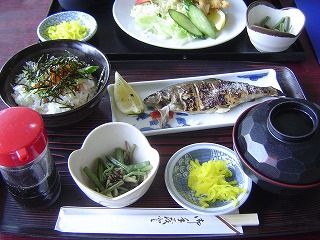 虹鱒の塩焼き定食