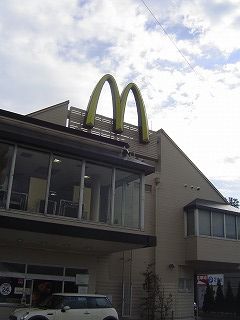 東名高速東京IC入口マック