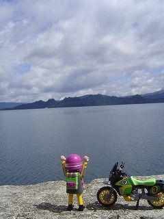 秋田側からの十和田湖とスロライ君