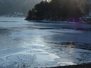 凍った河口湖