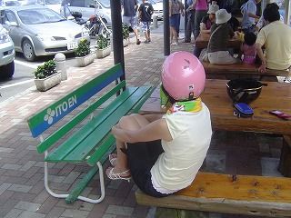 ピンクのヘルメット