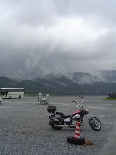 スティードと宇曾利山湖