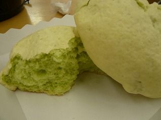 割ったメロンパン