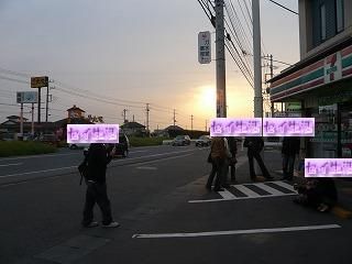 コンビニ前