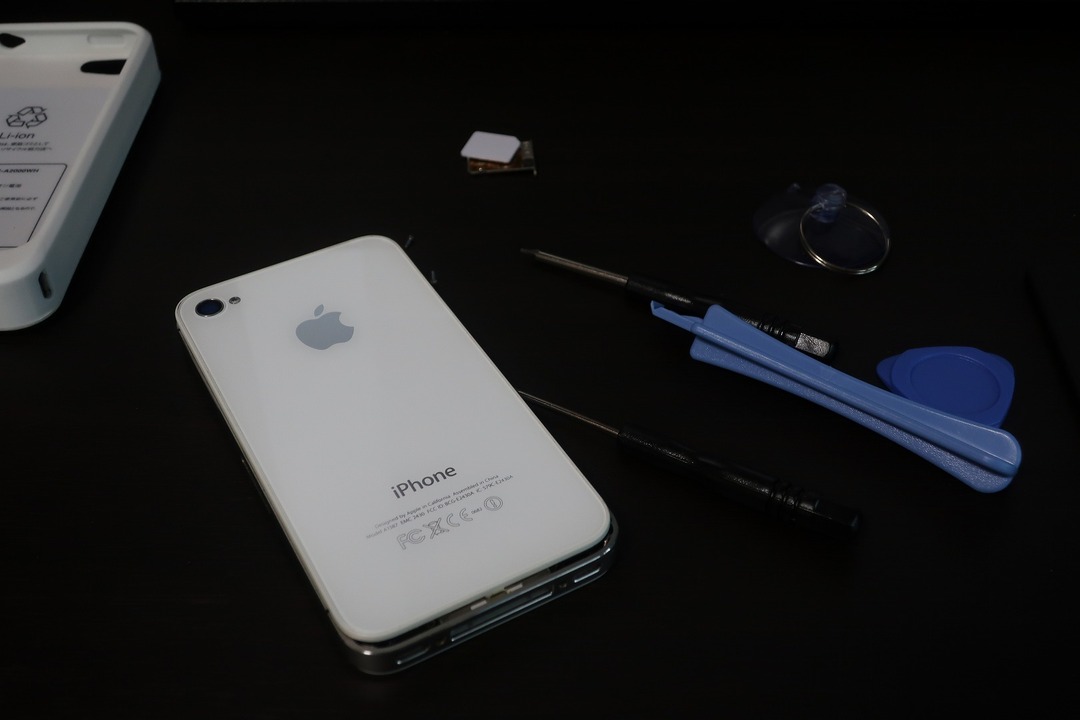 iPhone4s¤Î¥Ð¥Ã¥Æ¥ê¡¼¸ò´¹ (8)