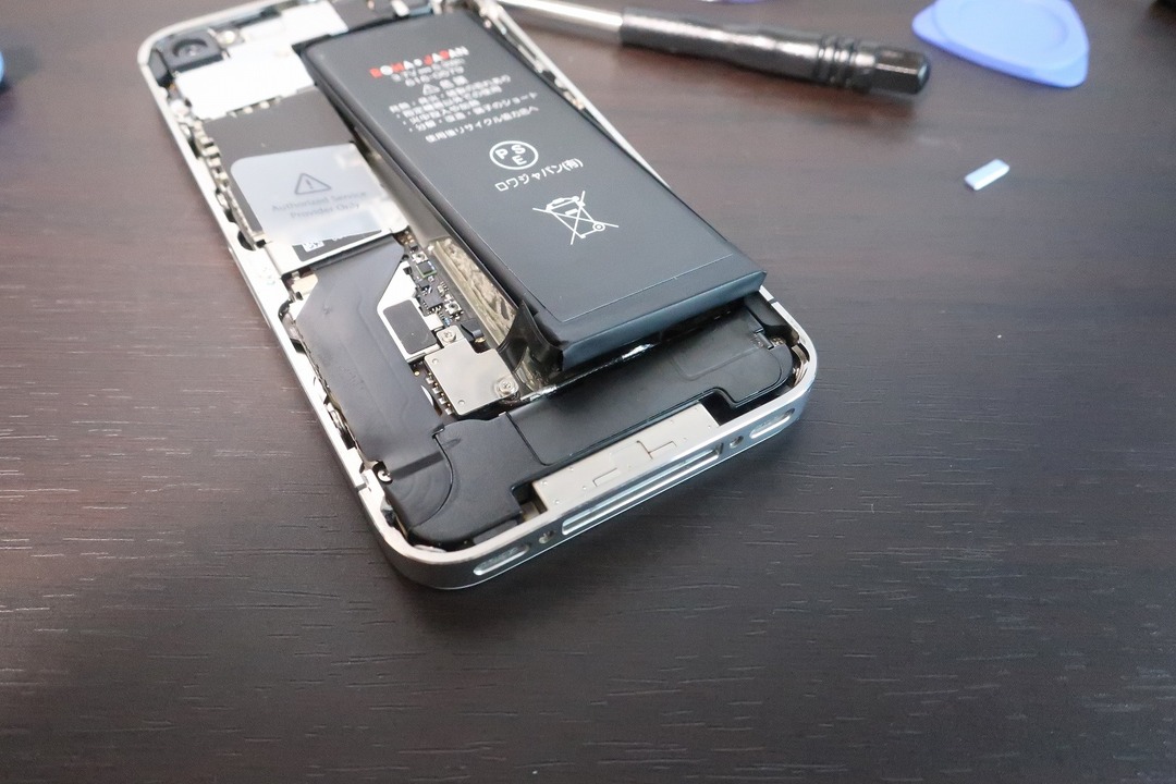 iPhone4s¤Î¥Ð¥Ã¥Æ¥ê¡¼¸ò´¹ (14)