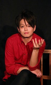 ホストを好演